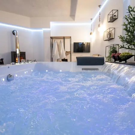 Holiday home Stoa Luxury House With Unique Jacuzzi *