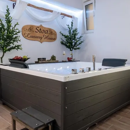 Holiday home Stoa Luxury House With Unique Jacuzzi